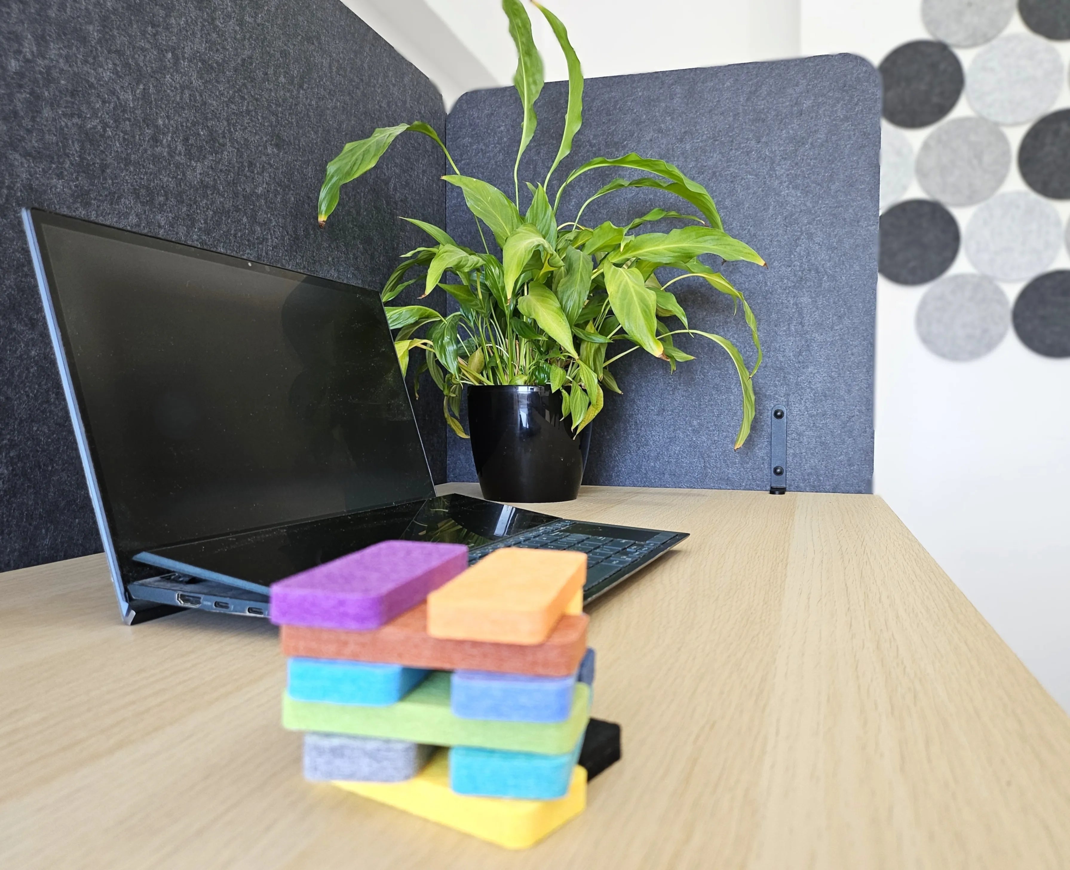 Felt Privacy Screen - Acoustic Office Partition 60x60 in office interior DecorMania UK